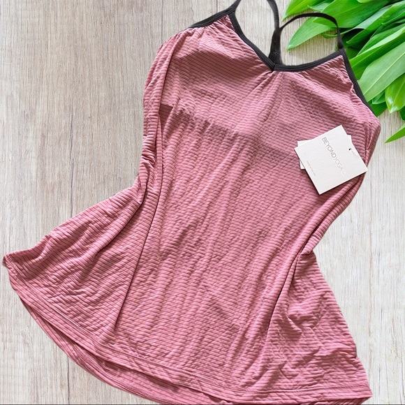 Beyond Yoga Other - Beyond Yoga Crossover back Flowy tank/Sports Bra